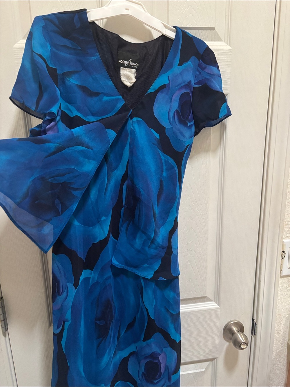Blue rose Floral V-Neck Women’s Dress small petite flowy feminine